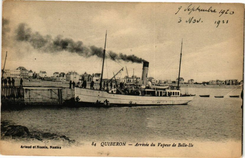 Carte postale ancienne Quiberon - Arrivée du Vapeur de Belle-Ile à Quiberon