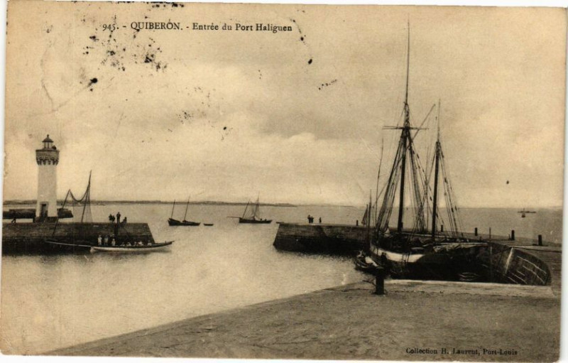 Carte postale ancienne Quiberon - Entrée du Port Haliguen à Quiberon
