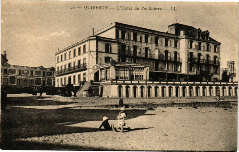 Carte postale ancienne Quiberon - L'Hotel de Penthievre à Quiberon