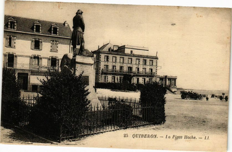 Carte postale ancienne Quiberon - La Plage Hoche à Quiberon