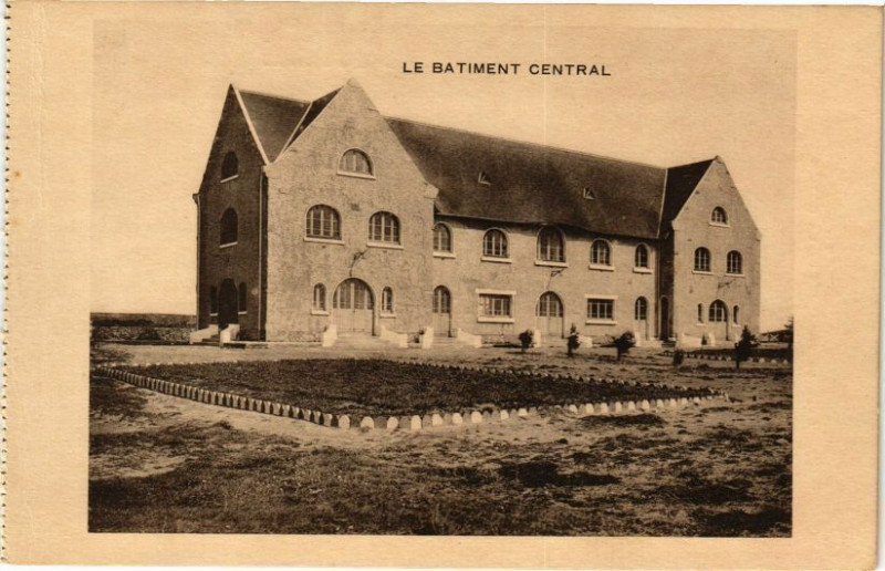 Carte postale ancienne Quiberon - Le Batiment Central à Quiberon