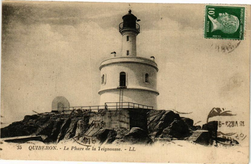 Carte postale ancienne Quiberon - Le Phare de la Teignousse à Quiberon