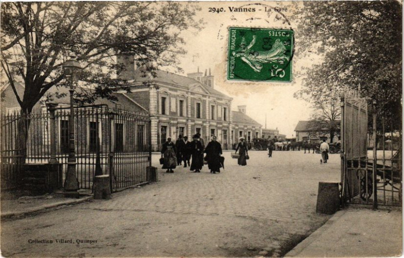 Carte postale ancienne Vannes - La Gare à Vannes