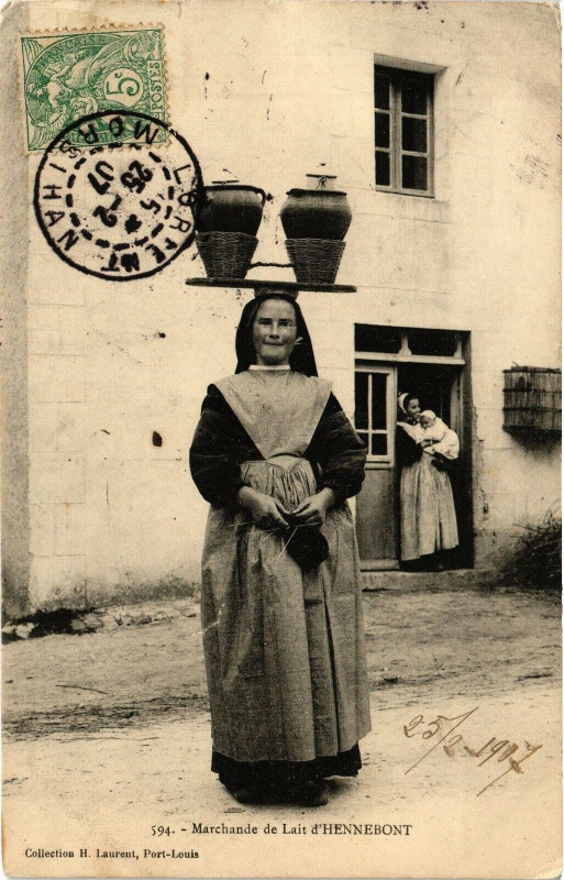 Carte postale ancienne Marchande de Lait D'Hennebont à Hennebont