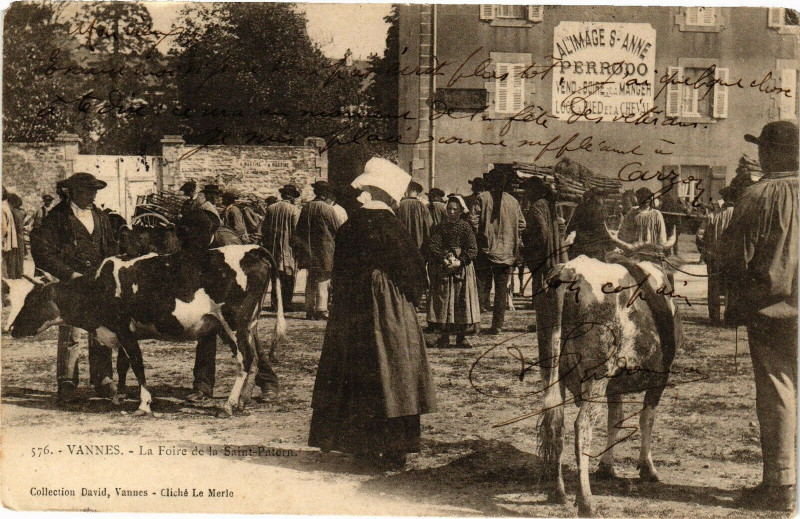 Carte postale ancienne Vannes - La foire de la St- à Vannes