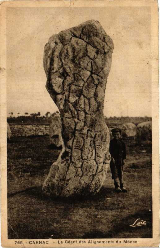 Carte postale ancienne Carnac - Le Geant des Alignements du Menec à Carnac