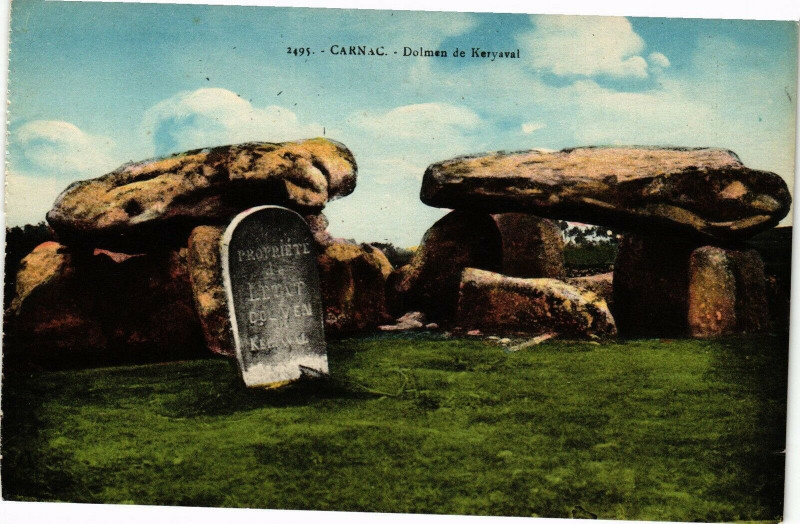 Carte postale ancienne Carnac - Dolmen du Keryaval à Carnac