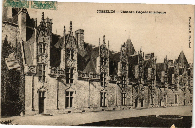 Carte postale ancienne Josselin - Chateau Facade interieure à Josselin