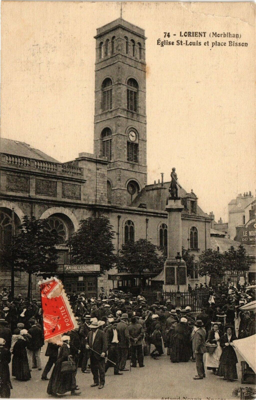 Carte postale ancienne Lorient - Eglise St-Louis et place Bisson à Lorient