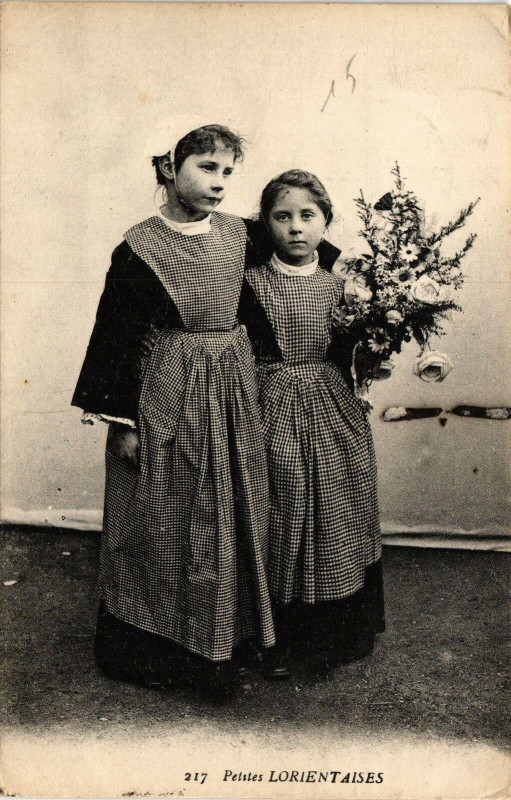 Carte postale ancienne Petites LORIENTaises à Lorient