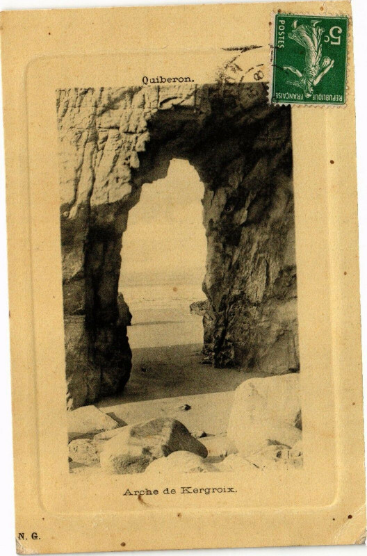 Carte postale ancienne Quiberon - Arche de Kergroix à Quiberon