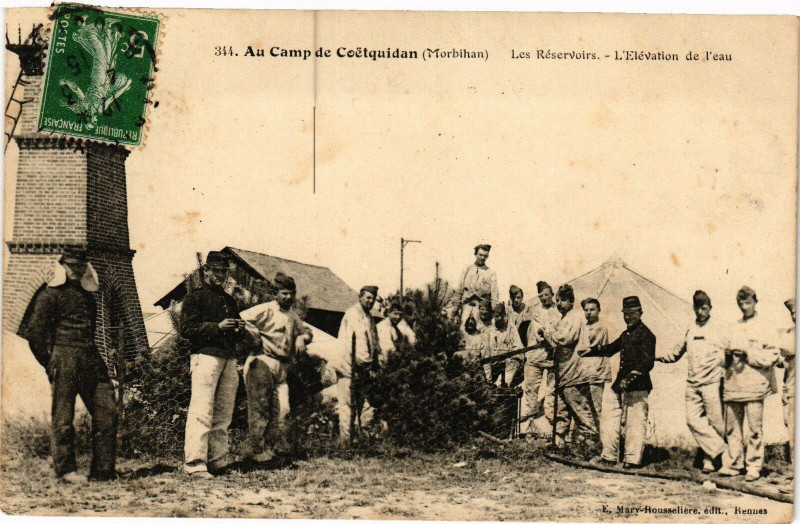 Carte postale ancienne Au Camp de Coetquidan - Les Reservois - L'Elevation de..