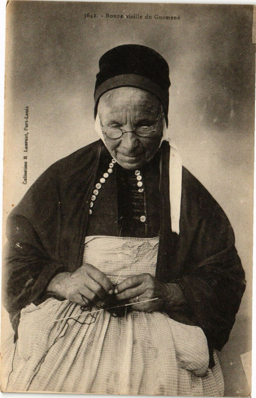 Carte postale ancienne Bonne vieille de Guemene