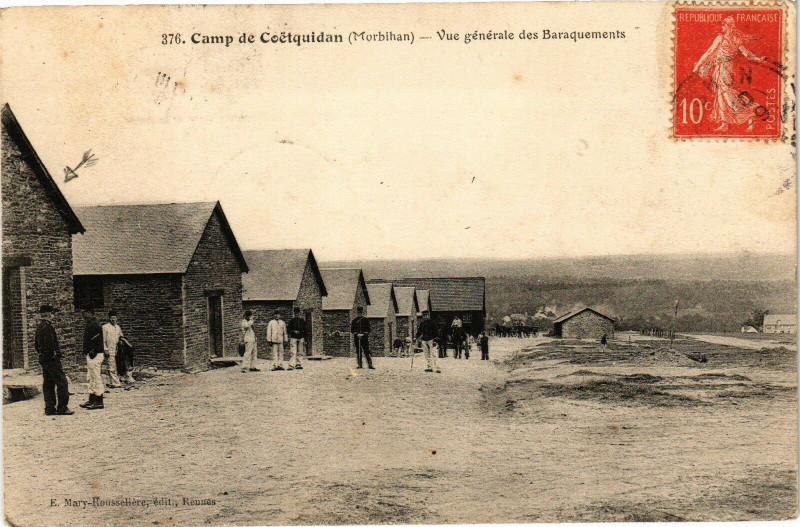 Carte postale ancienne Camp de Coetquidan - Vue générale des Baraquements