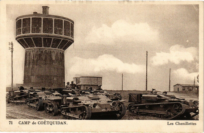 Carte postale ancienne Camp de Coetquidan - Les Chenillettes