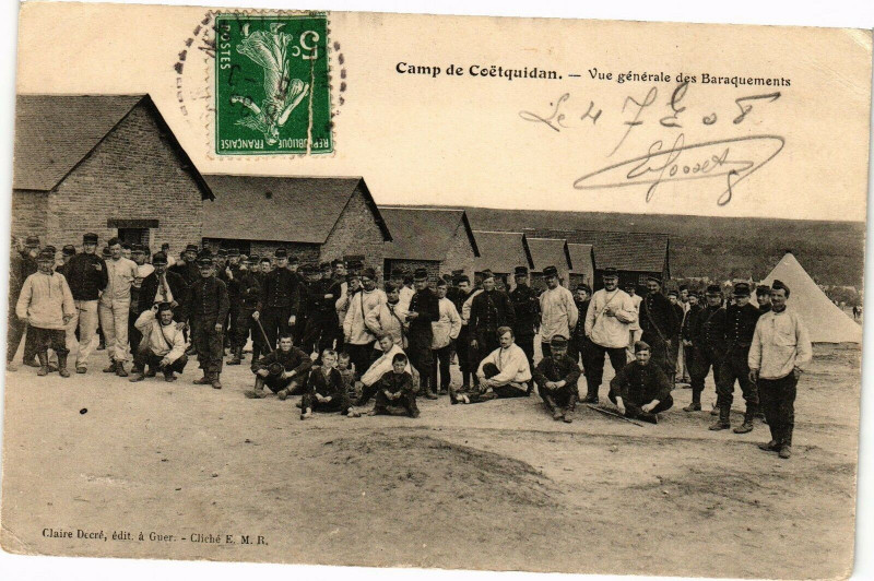 Carte postale ancienne Camp du Coetquidan - Vue générale des Baraquements