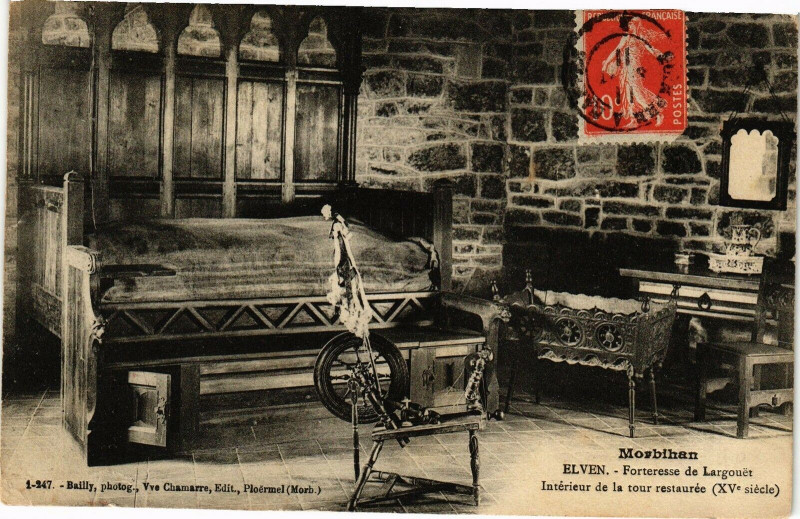 Carte postale ancienne Morbihan Elven Forteresse de Largouet Interieur de la tour... à Elven