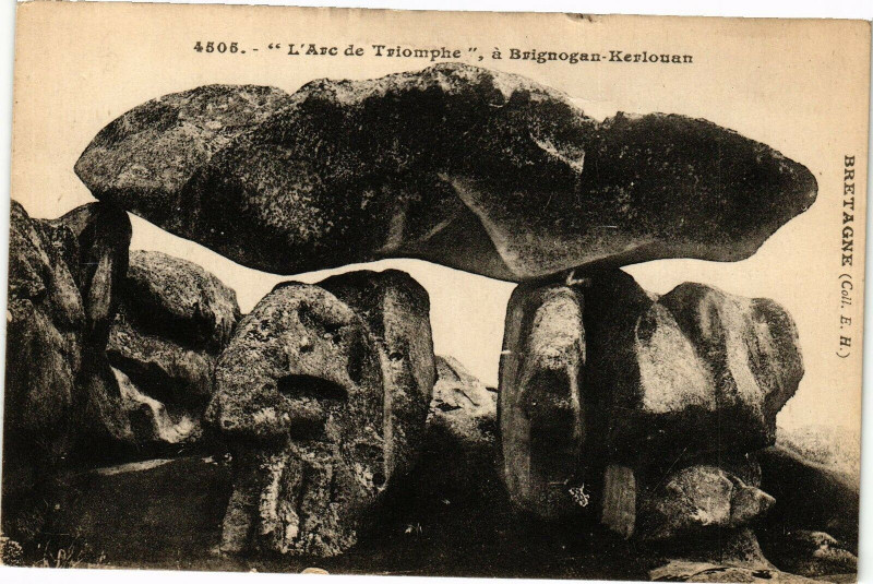 Carte postale ancienne L'Arc de Triomphe a Brignogan-Kerlouan