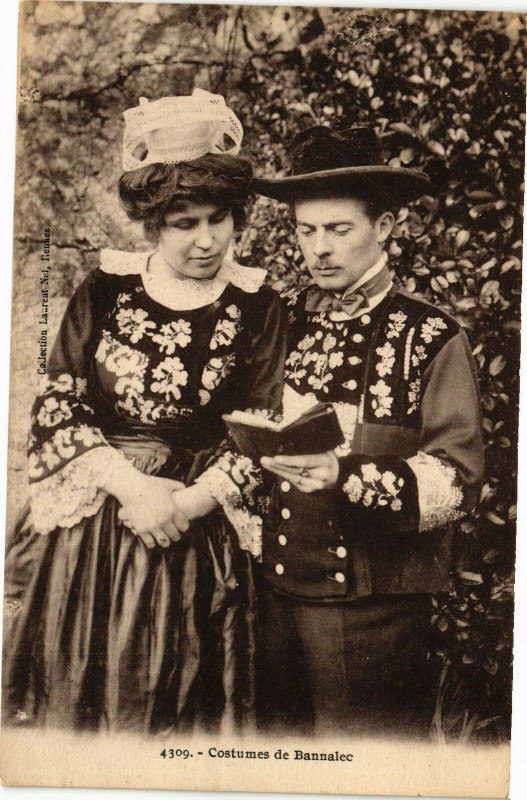 Carte postale ancienne Costumes du Bannalec