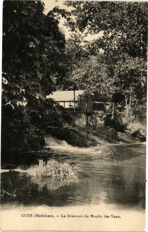 Carte postale ancienne Guer La Deversoir du Moulin des Vaux à Guer