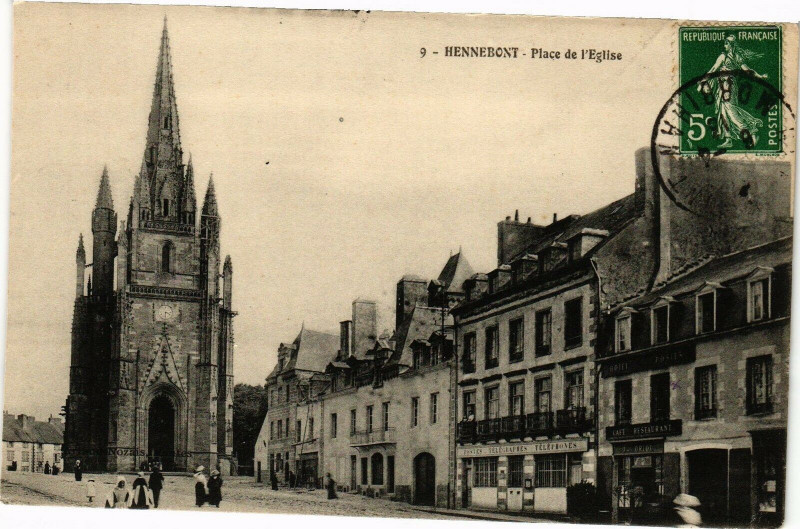 Carte postale ancienne Hennebont - Place de l'Eglise à Hennebont