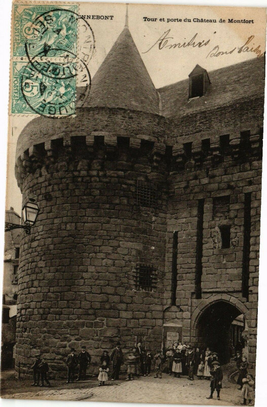 Carte postale ancienne Hennebont - Tour et porte du Chateau de Montfort à Hennebont