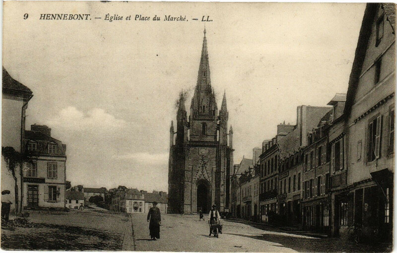 Carte postale ancienne Hennebont - Eglise et Place du Marche à Hennebont