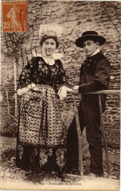 Carte postale ancienne Jeunes gens de Bannalec