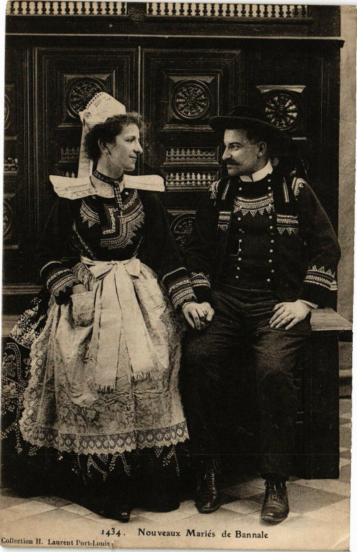 Carte postale ancienne Nouveaux Maries de Bannale