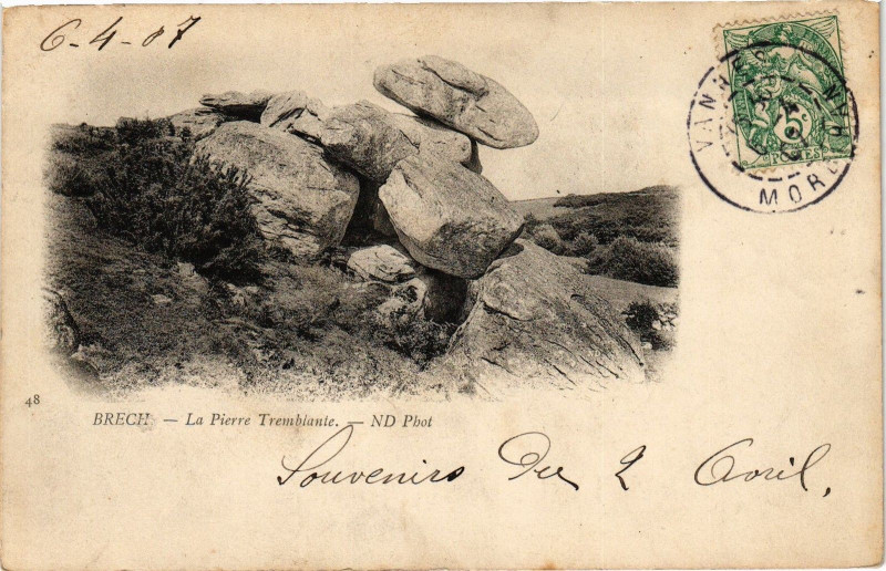 Carte postale ancienne Brech - La Pierre Tramblante à Brech