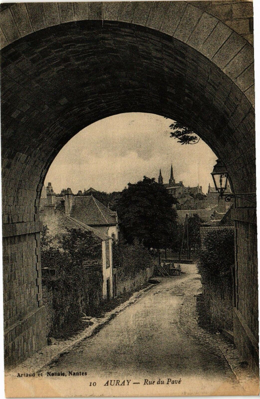 Carte postale ancienne Auray - Rue du Pave à Auray