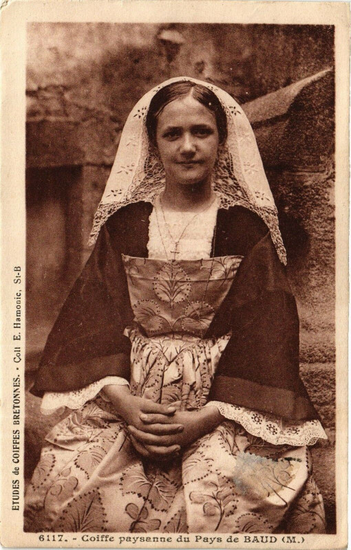 Carte postale ancienne Coiffe paysanne du Pays de Baud (M) à Baud