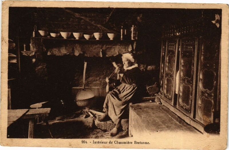 Carte postale ancienne Interieur de Chaumiere Bretonne
