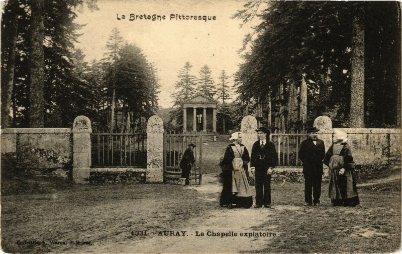 Carte postale ancienne La Bretagne Pittoresque - Auray - La Chapelle expiatoire à Auray