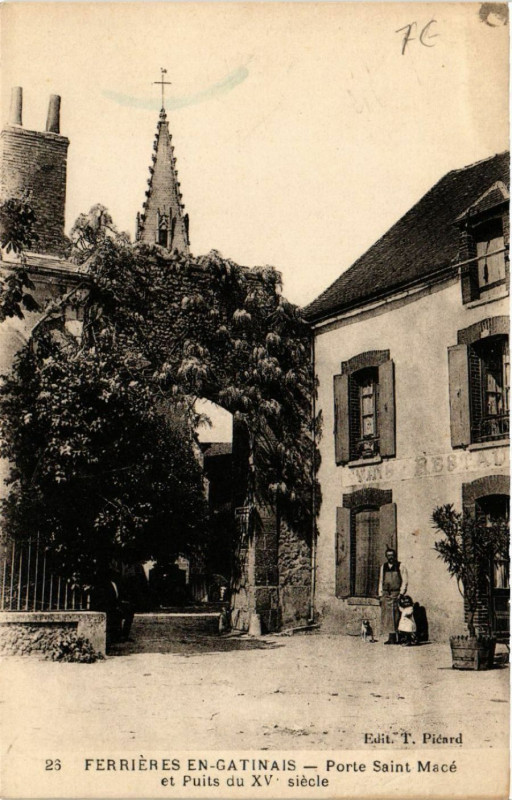 Carte postale ancienne Ferrieres-en-Gatinais - Porte St-Macé et Puits du Xve siecle à Ferrières-en-Gâtinais