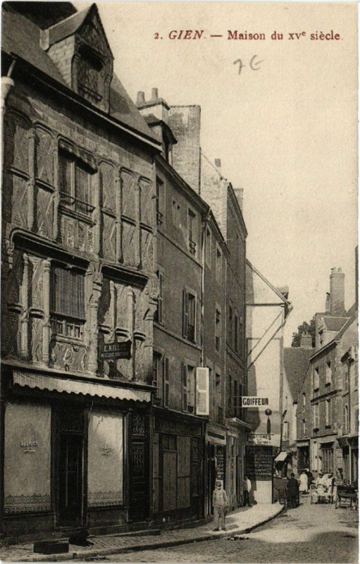 Carte postale ancienne Gien - Maison du XVe siecle à Gien