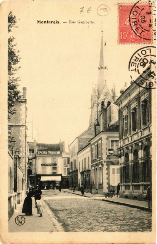 Carte postale ancienne Montargis - Rue Gambetta à Montargis