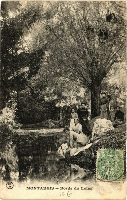 Carte postale ancienne Montargis - Bords du Loing à Montargis
