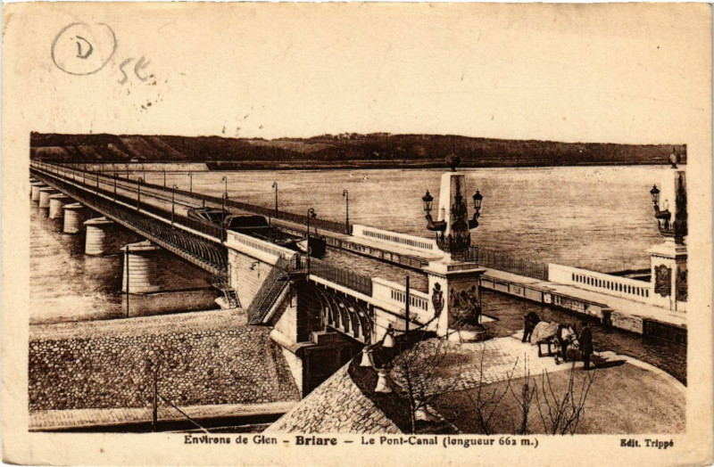 Carte postale ancienne Briare - Le Pont-Canal - Env. de Gien à Briare