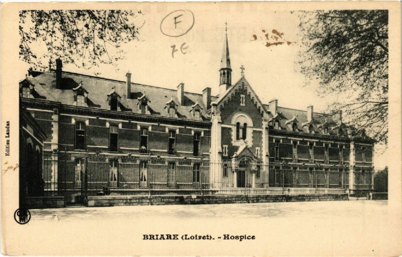 Carte postale ancienne Briare - Hospice à Briare