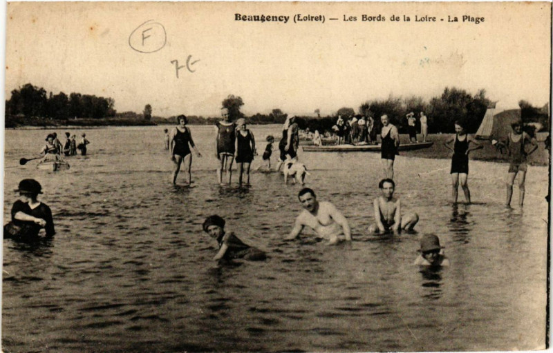 Carte postale ancienne Beaugency - Les Bords de la Loire - La Plage à Beaugency