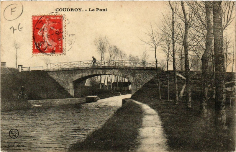 Carte postale ancienne Coudroy - Le Pont à Coudroy