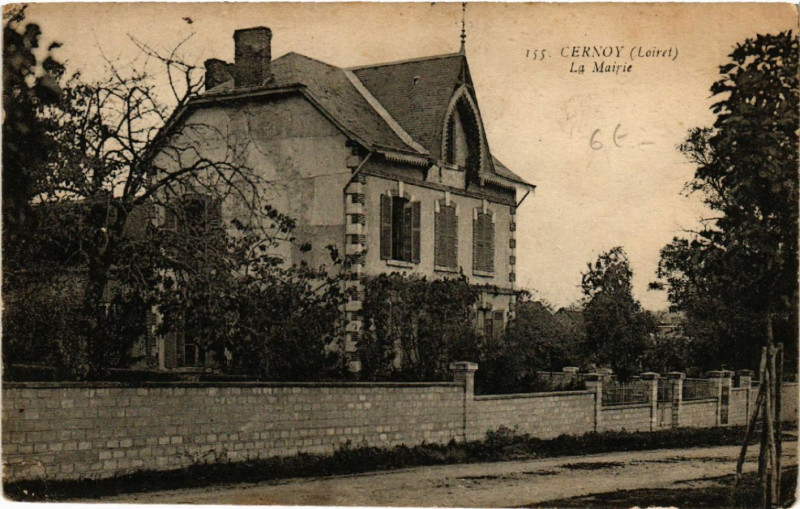 Carte postale ancienne Cernoy - La Mairie