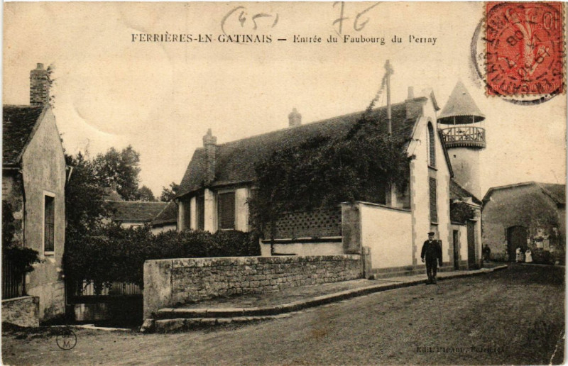 Carte postale ancienne Ferrieres-en-Gatinais - Entrée du Faubourg de Perray à Ferrières-en-Gâtinais