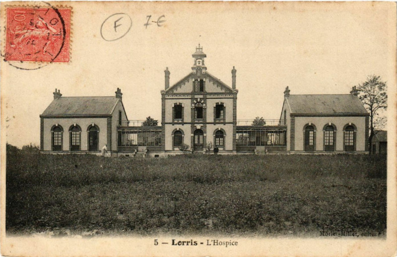 Carte postale ancienne Lorris - L'Hospice à Lorris
