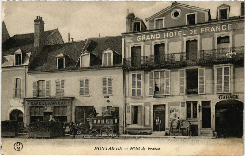 Carte postale ancienne Montargis - Hotel de France à Montargis