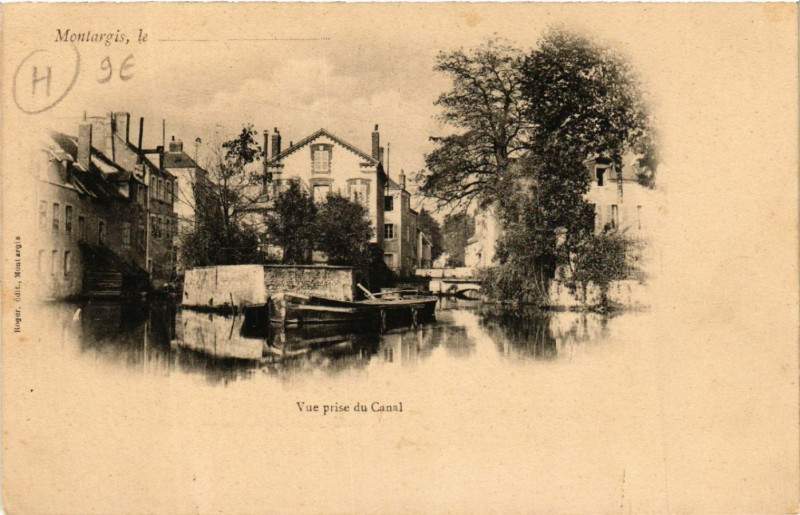 Carte postale ancienne Montargis - Vue prise du Canal à Montargis