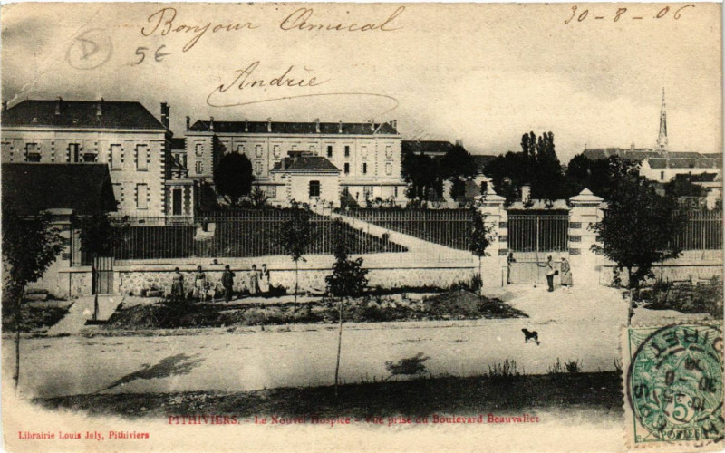 Carte postale ancienne Pithiviers - Le Nouvel Hospice - Vue prise du Boulevard Beauvallet à Pithiviers