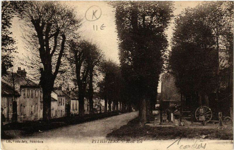 Carte postale ancienne Pithiviers - Mail Est à Pithiviers