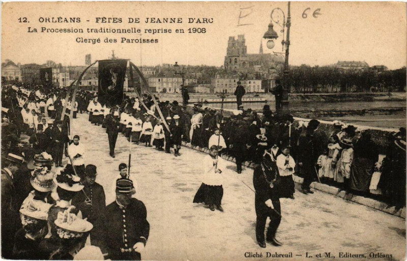 Carte postale ancienne Orleans Fetes de Jeanne d'Arc 1908 Clergé des Paroisses à Orléans